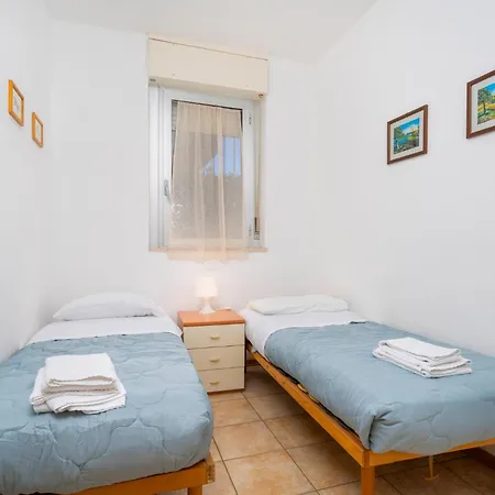Guesthost - La Casa Al Mare With Parking Διαμέρισμα *