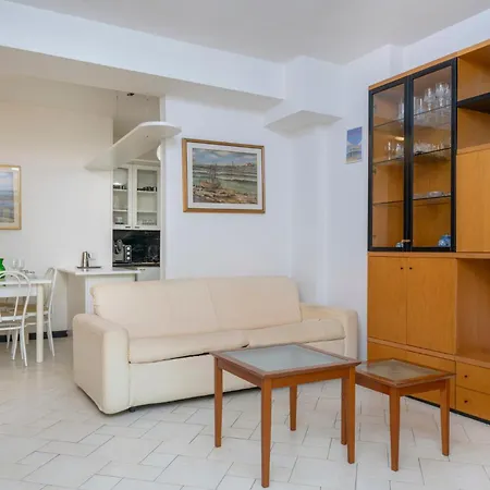 Guesthost - La Casa Al Mare With Parking * لينانو سابيادورو