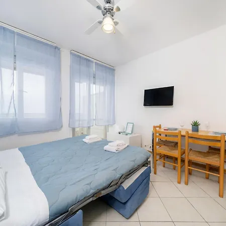 Guesthost - La Casa Al Mare With Parking * لينانو سابيادورو