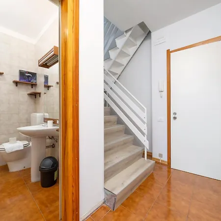 Guesthost - La Casa Al Mare With Parking * لينانو سابيادورو