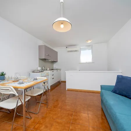 Guesthost - La Casa Al Mare With Parking * لينانو سابيادورو