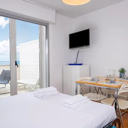 Guesthost - La Casa Al Mare With Parking * لينانو سابيادورو