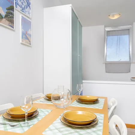Guesthost - La Casa Al Mare With Parking Διαμέρισμα *